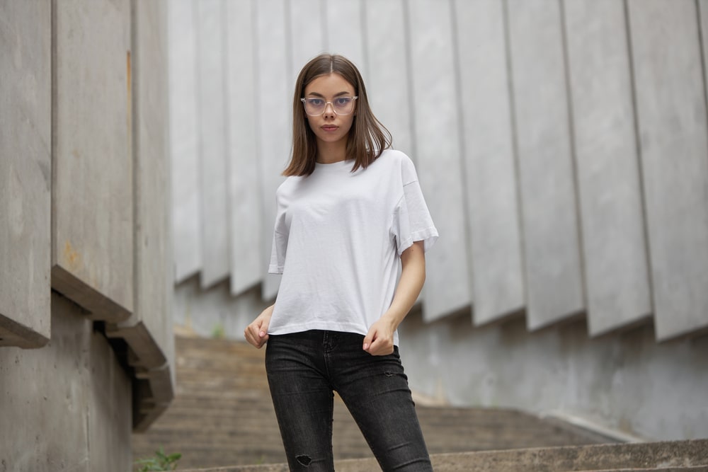 Normcore – co to jest za styl? Trend i inspiracje